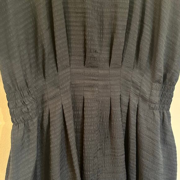 Club Monaco Dress sz 12 Navy pleated Smocked Waist Short Sleeve Dress - Picture 3 of 6